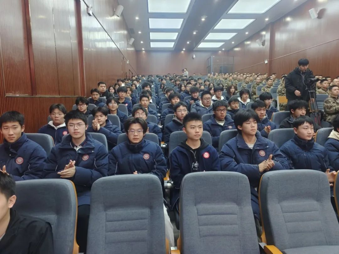 弘扬爱国精神增强国防观念__传承国防精神